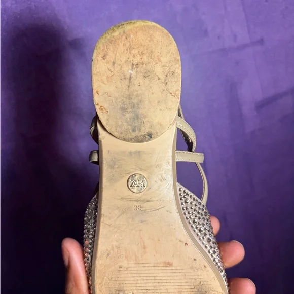 Zara Dazzled Beige Sandals. - Picture 5 of 5